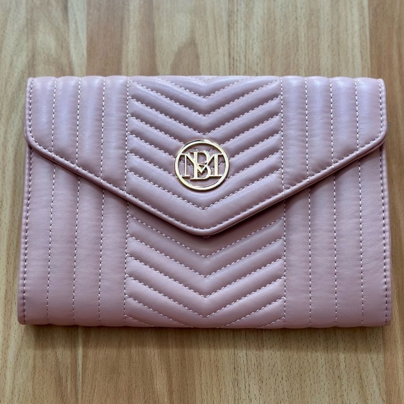 Badgley Mischka Studio Pale Pink Quilted Crossbody Clutch - Picture 1 of 4
